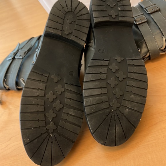 Nice Women’s Gray Boots - Picture 5 of 5